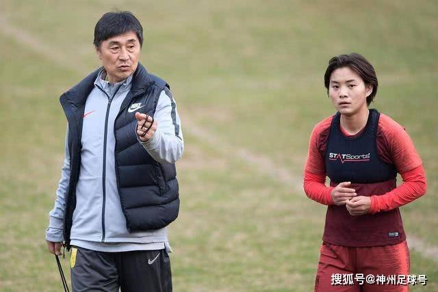 法国队确认姆巴佩膝盖受伤，将返回马德里治疗